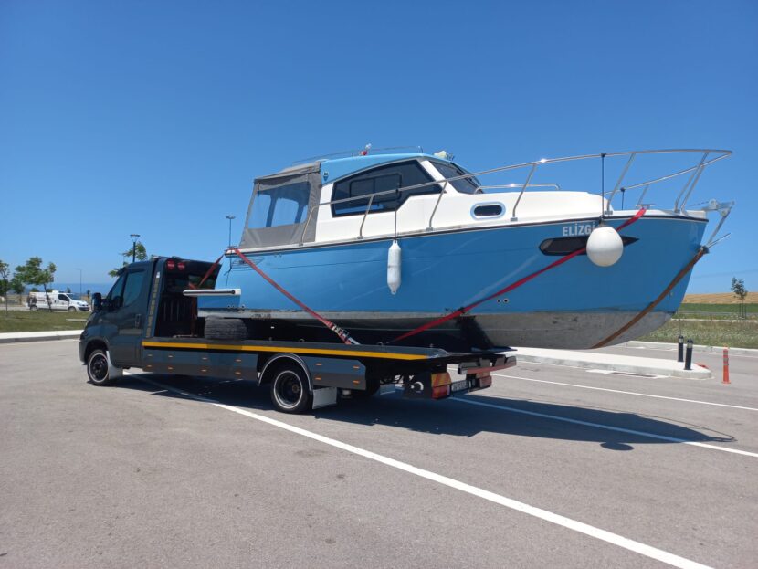 Araç arızaları, kazalar ve diğer acil durumlar, sürücülerin sıkça karşılaştığı sorunlardandır. Kurtköy Oto Çekici sizlere yardımcı olmak için her zaman burada.