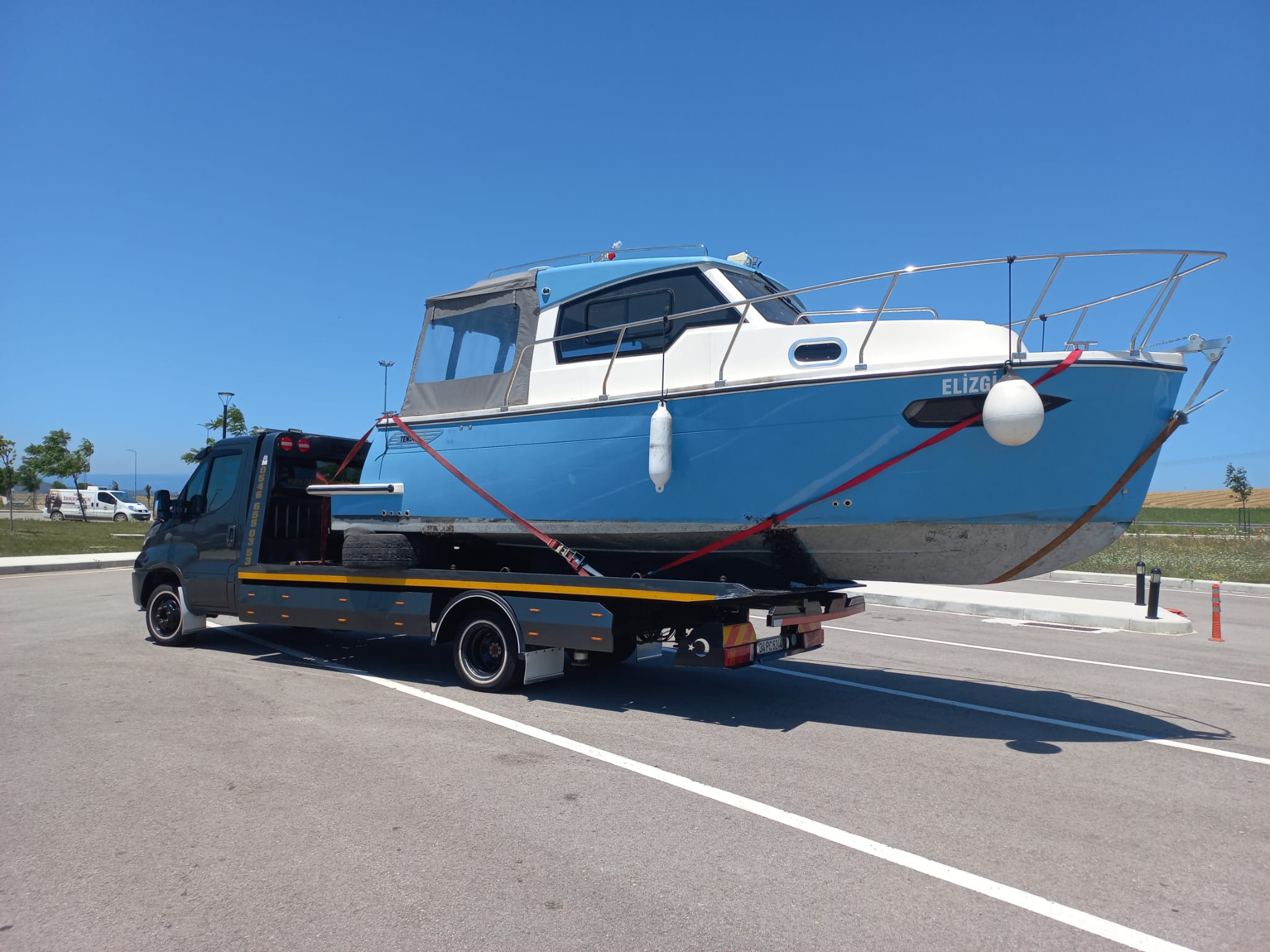 Araç arızaları, kazalar ve diğer acil durumlar, sürücülerin sıkça karşılaştığı sorunlardandır. Kurtköy Oto Çekici sizlere yardımcı olmak için her zaman burada.